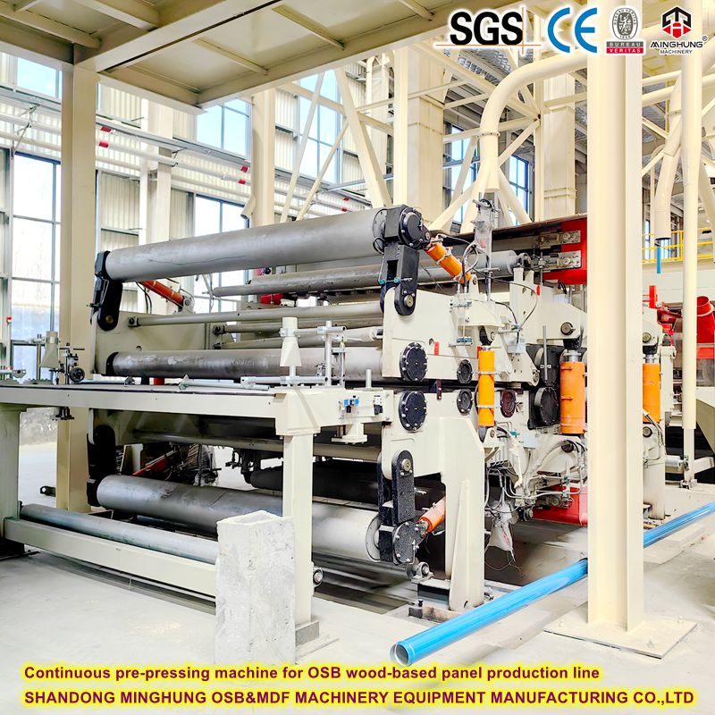 Continuous pre-pressing machine for osb wood based panel production line Máquina de pré-pressionamento contínua para a linha de produção de painéis à base de madeira OSB