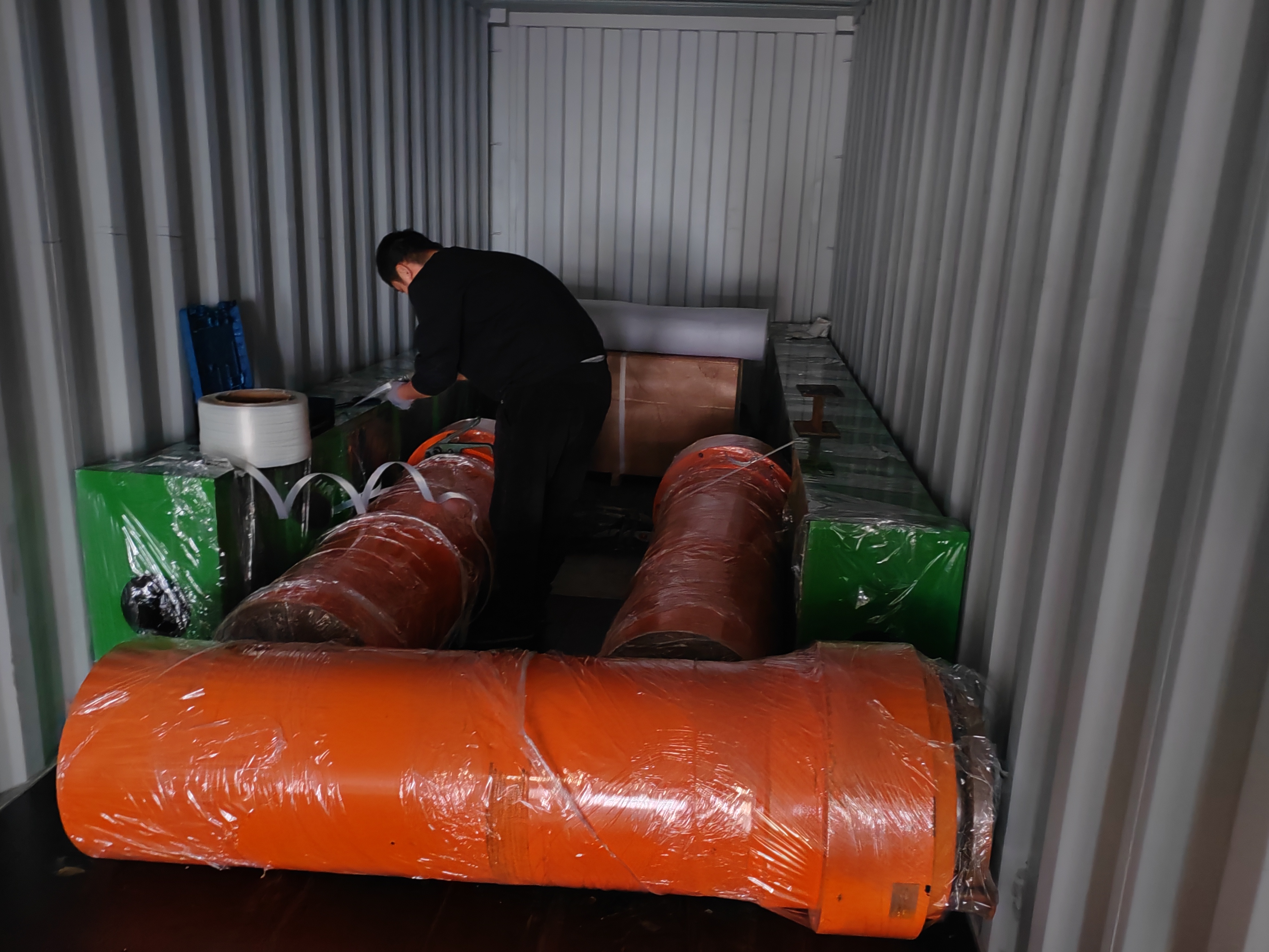 China MINGHUNG máquina de compensado carregando para a Ucrânia