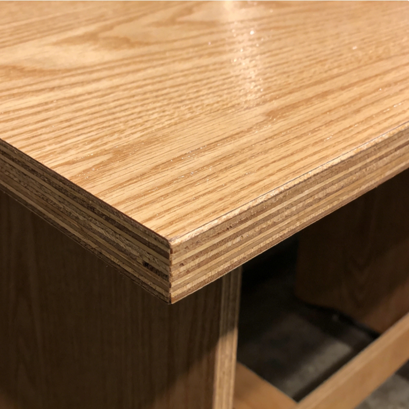 mesa feita de compensado