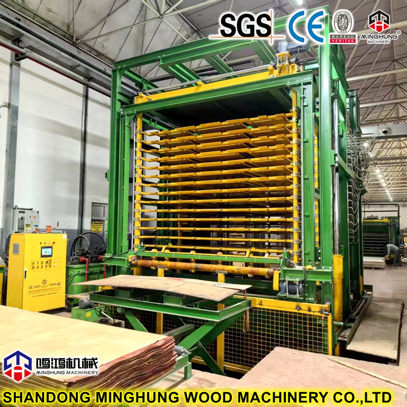 Máquina quente da imprensa da madeira compensada da elevada precisão com tolerância automática da espessura da tabela de alimentação ±0.1mm 