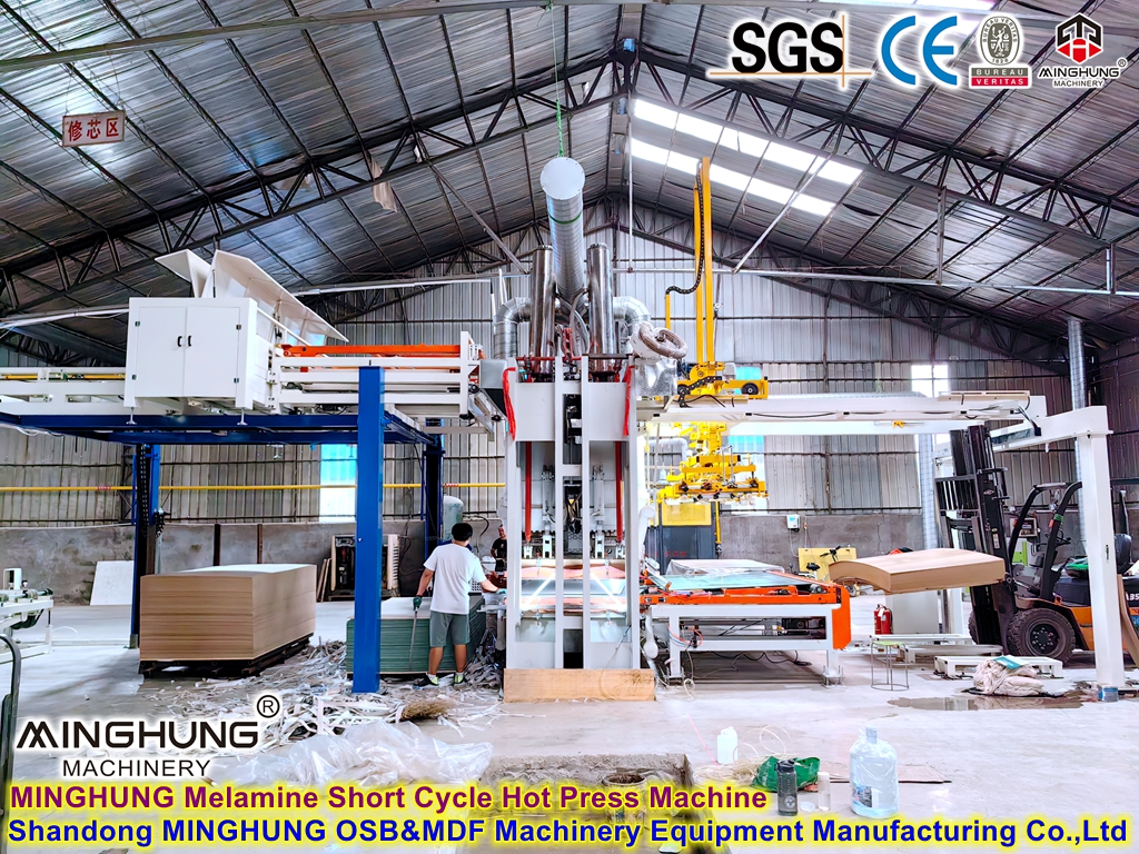 M&aacute;quina de prensagem a quente de ciclo curto de melamina