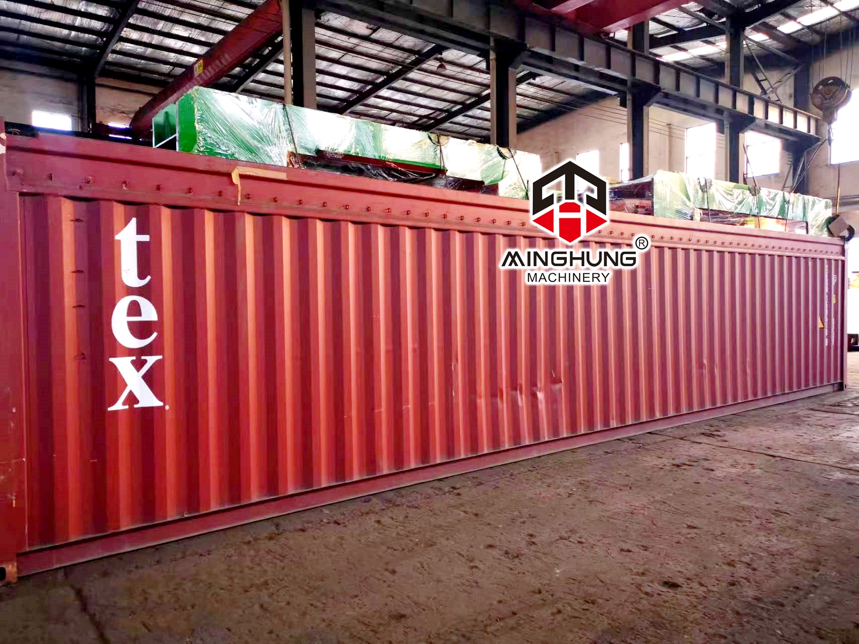 Entrega da m&aacute;quina de prensa de madeira compensada