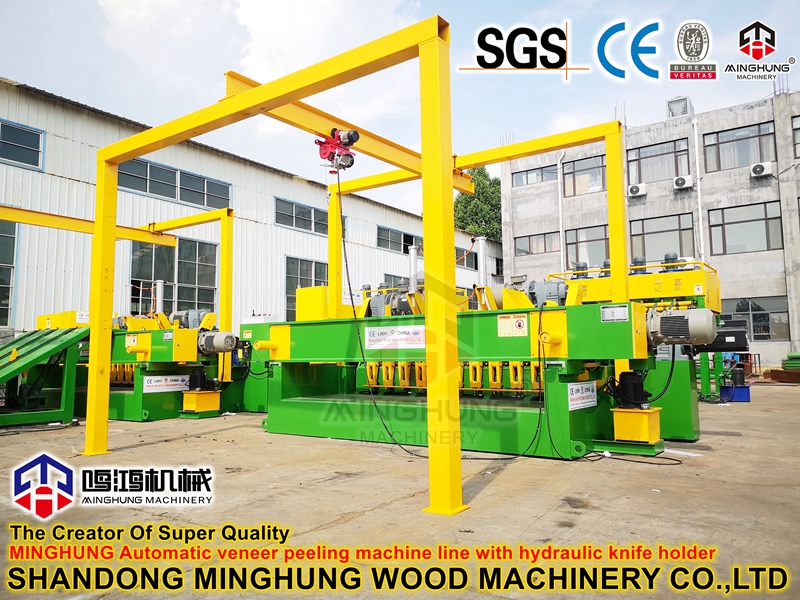 Máquina para очистки древесины com гидравлическим держателем ножей